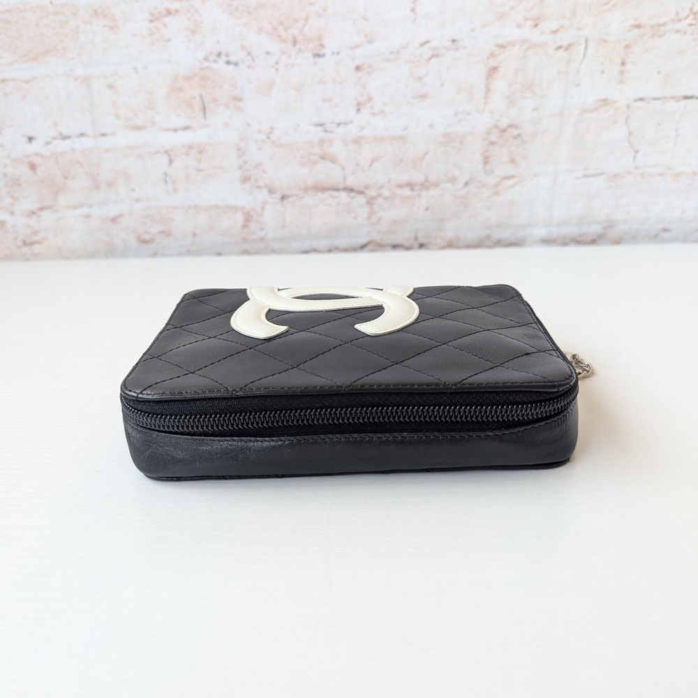 CHANEL Black and White Quilted Clutch - Picture 3 of 15
